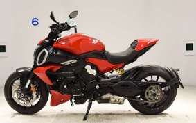 DUCATI DIAVEL V4 2023