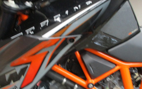 KTM 1290 SUPER DUKE R 2014 V3940