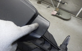 HONDA CB650R E-Clutch 2025 RH17