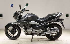 SUZUKI GSR250