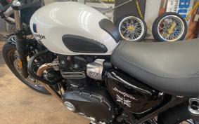 TRIUMPH STREET TWIN 2018 DAD74G