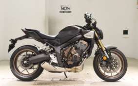HONDA CB650R E-Clutch 2025 RH17