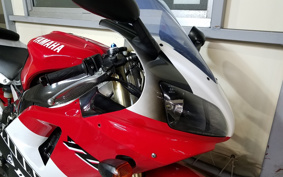 YAMAHA YZF-R1 1999 RN01
