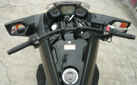 HONDA NM4 VULTUS -02 2017 RC82