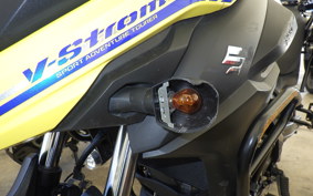SUZUKI Vｽﾄﾛｰﾑ650XTA 2024 C733M