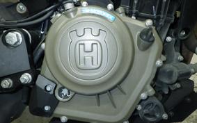 HUSQVARNA SVARTPILEN 401 2023