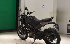 HUSQVARNA SVARTPILEN 125