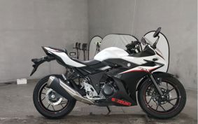 SUZUKI GSX250 R DN11A