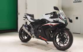 SUZUKI GSX250 R