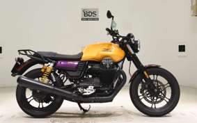 MOTO GUZZI V7 STONE 3 2021