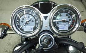 TRIUMPH BONNEVILLE T120 2025