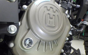 HUSQVARNA SVARTPILEN 125 2003