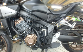 HONDA CB650R E-Clutch 2025 RH17