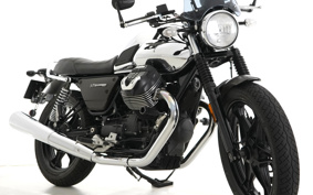 MOTO GUZZI V7 CARBON CAR IN 2019