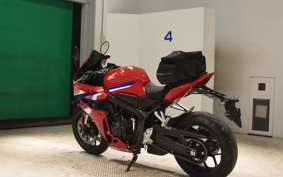 HONDA CBR650R E-Clutch 2025 RH17