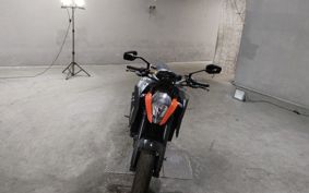 KTM 1290 SUPER  DUKE R 2015 V3940