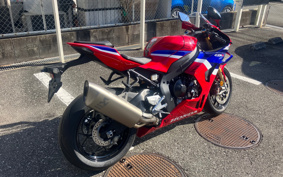 HONDA CBR1000RR-R FB 2025 SC82
