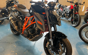 KTM 1290 SUPER DUKE GT 2015 V3940