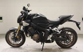 HONDA CB650R E-Clutch 2025 RH17