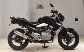 SUZUKI GSR250