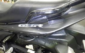 SUZUKI GSR250