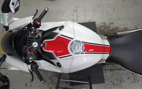 YAMAHA YZF-R1 2022