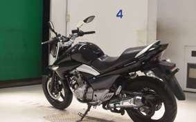 SUZUKI GSR250 2016