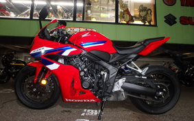 HONDA CBR650R E-CLUTCH 2025 RH17