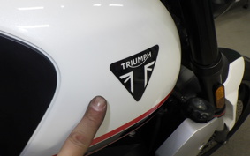TRIUMPH TRIDENT 660 2022