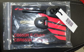 HONDA CBR650R E-Clutch 2025 RH17