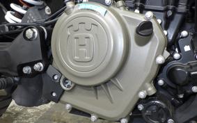 HUSQVARNA SVARTPILEN 401 2022