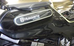 HUSQVARNA SVARTPILEN 401 2018