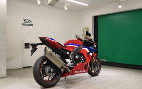 HONDA CBR1000RR R 2025 SC82