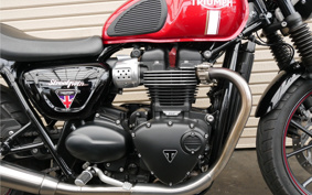 TRIUMPH  TRIUMPH  STREET  TWIN  2016 DAD74G