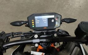 KTM 890 DUKE R 2022 TU940