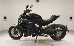 DUCATI DIAVEL V4 2023