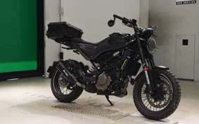HUSQVARNA SVARTPILEN 125 2025
