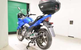 SUZUKI GSR250S