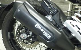 HUSQVARNA SVARTPILEN 401 2021