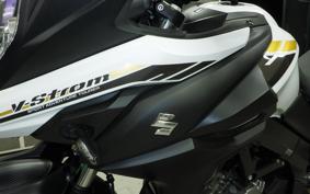 SUZUKI DL650 ( V-Strom 650 ) XTA 2021 C733A