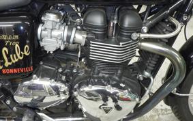 TRIUMPH BONNEVILLE T100 2010