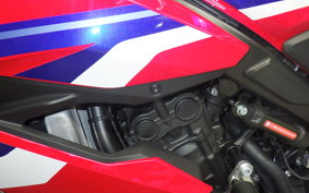HONDA CBR650R E-Clutch 2025 RH17
