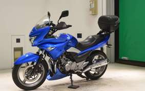 SUZUKI GSR250S