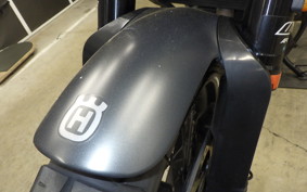HUSQVARNA SVARTPILEN 401 2021