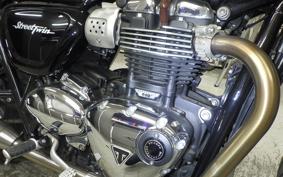 TRIUMPH STREET TWIN 2017