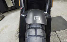 HUSQVARNA SVARTPILEN 401 2021