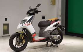 APRILIA SR MOTARD125