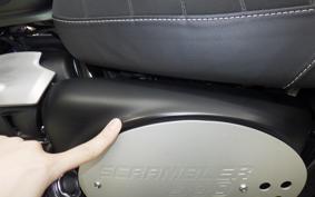 TRIUMPH STREET SCRAMBLER 2023