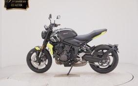 TRIUMPH TRIDENT 660 2025