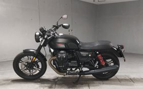 MOTO GUZZI V7 STONE 2021 ..